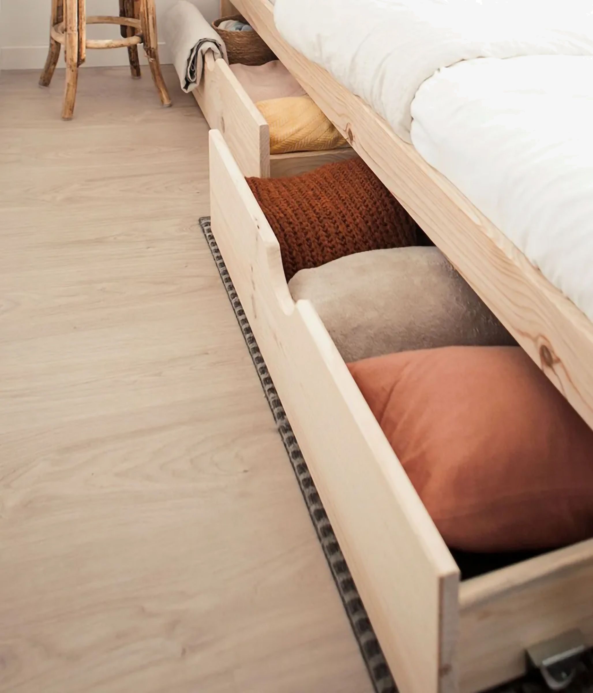 cama_basica_135cm_cajones_tres